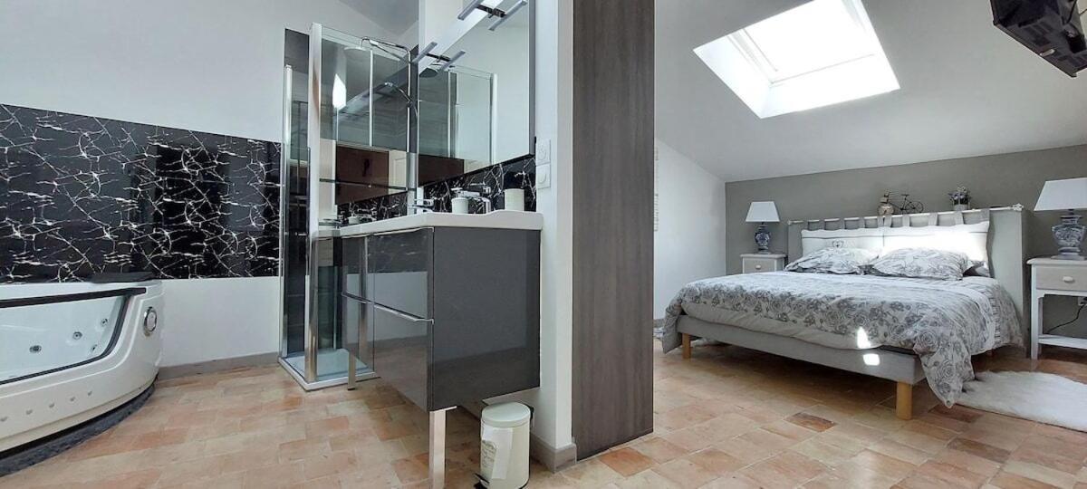 Le Lavandin Classe 3 Etoiles Riez Exterior foto